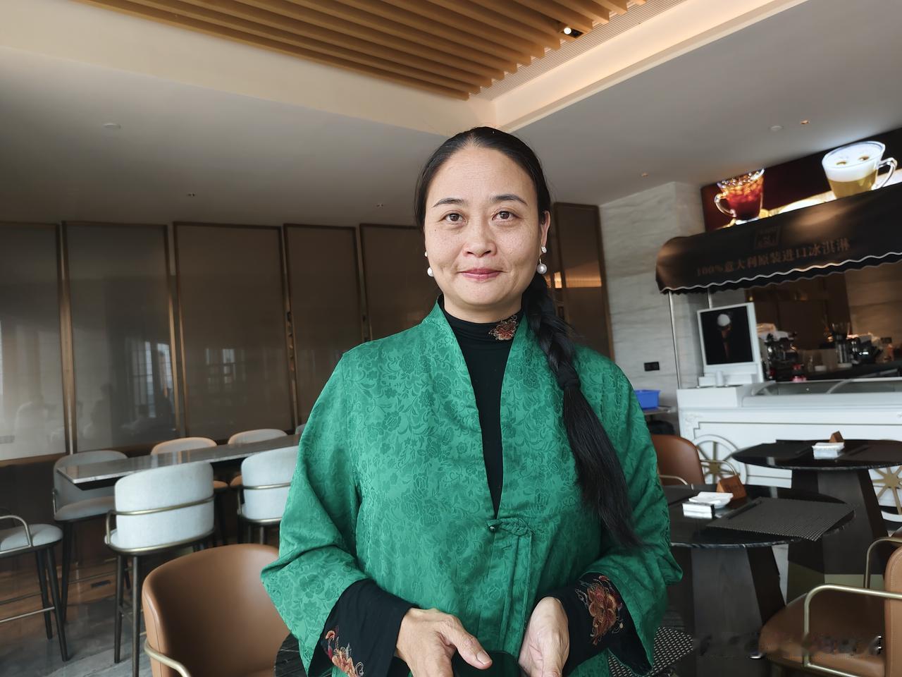 巧手传非遗 善行润羊城——记广州好人、剪纸非遗传承人何丹凤
 
2026年3月1