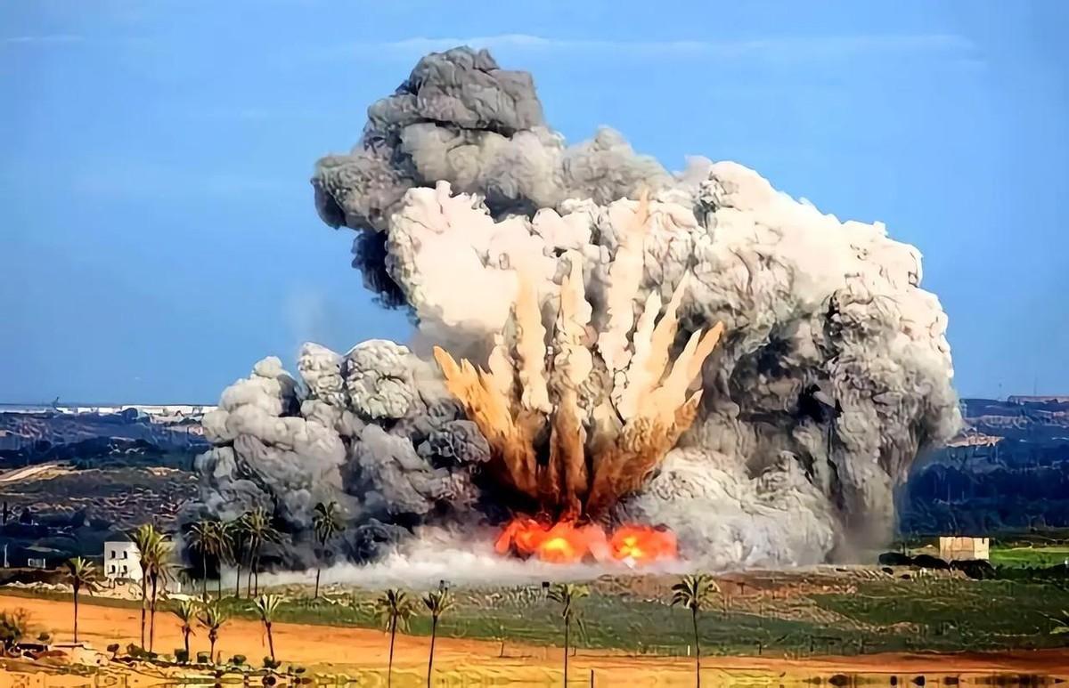 伊朗革命卫队宣布，第22波打击中发射了弹头重2吨、速度超14马赫的导弹。
这枚叫