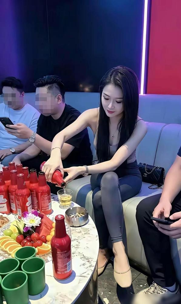 包房2000元起步，点人还要分500、800、1000的档。

这种场子最容易踩
