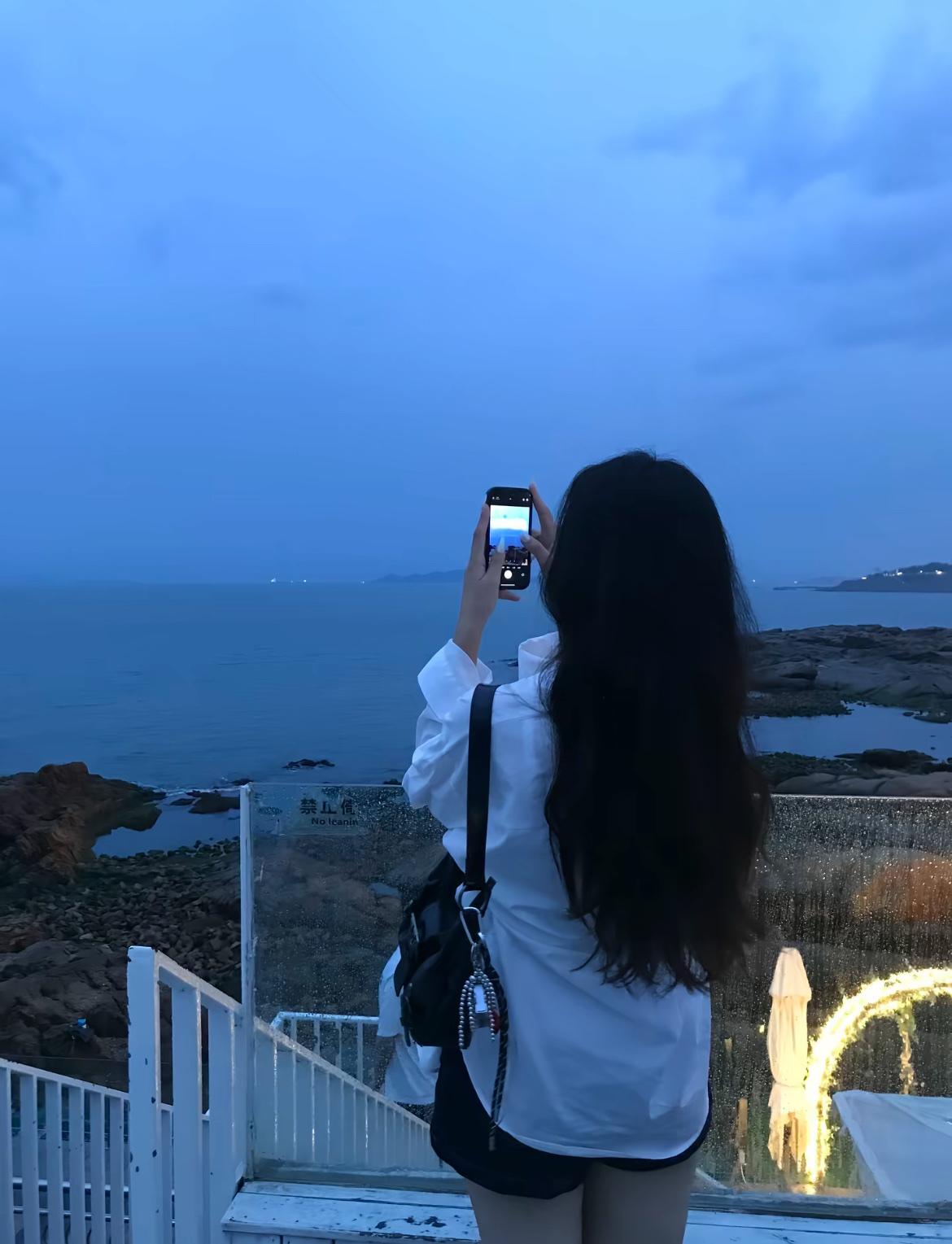 结婚不是必答题，幸福才是标准答案

越来越多女生选择不结婚，不是对婚姻失望，更不