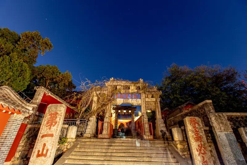 10月26日中超第28轮，山东泰山主场3-1战胜上海海港。开场第9分钟，李新翔后