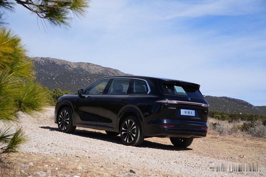 从工具车到新能源，再到今天的华境S，五菱让我们看到中国车企在智能化时代的另一种可