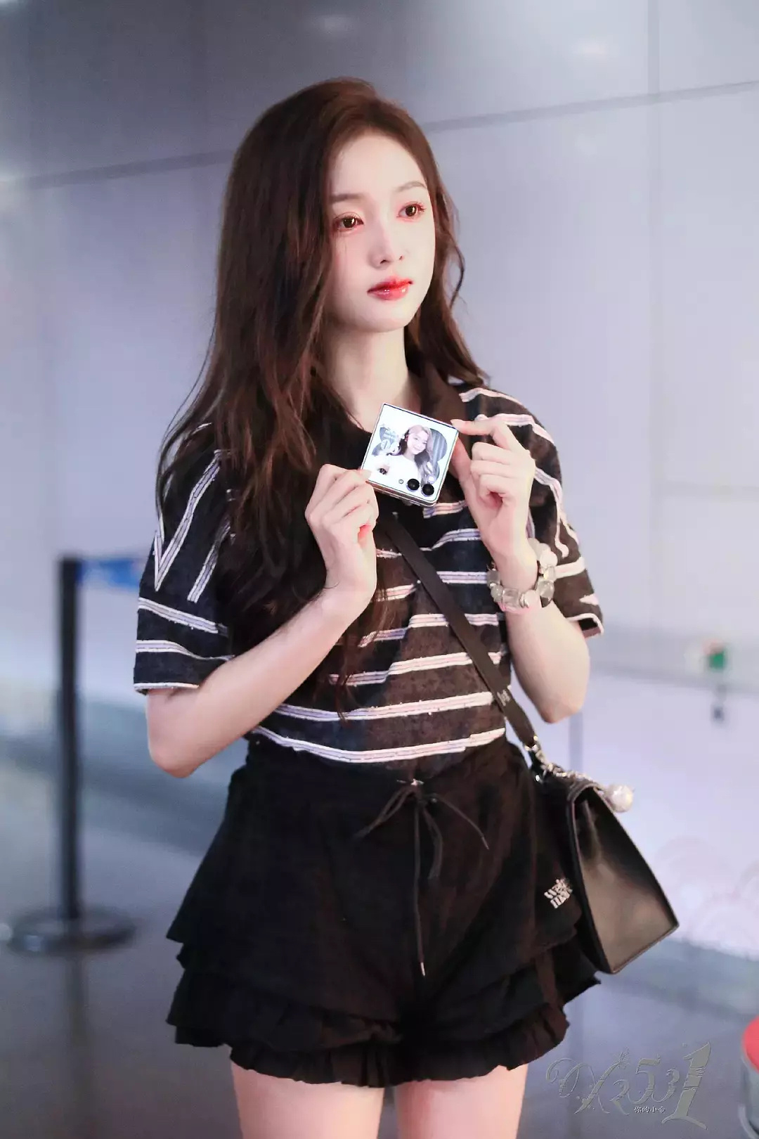 吴宣仪应该是近代外形条件气质条件最接近杨钰莹的吧，为什么火不起来呢？爱豆转演员那