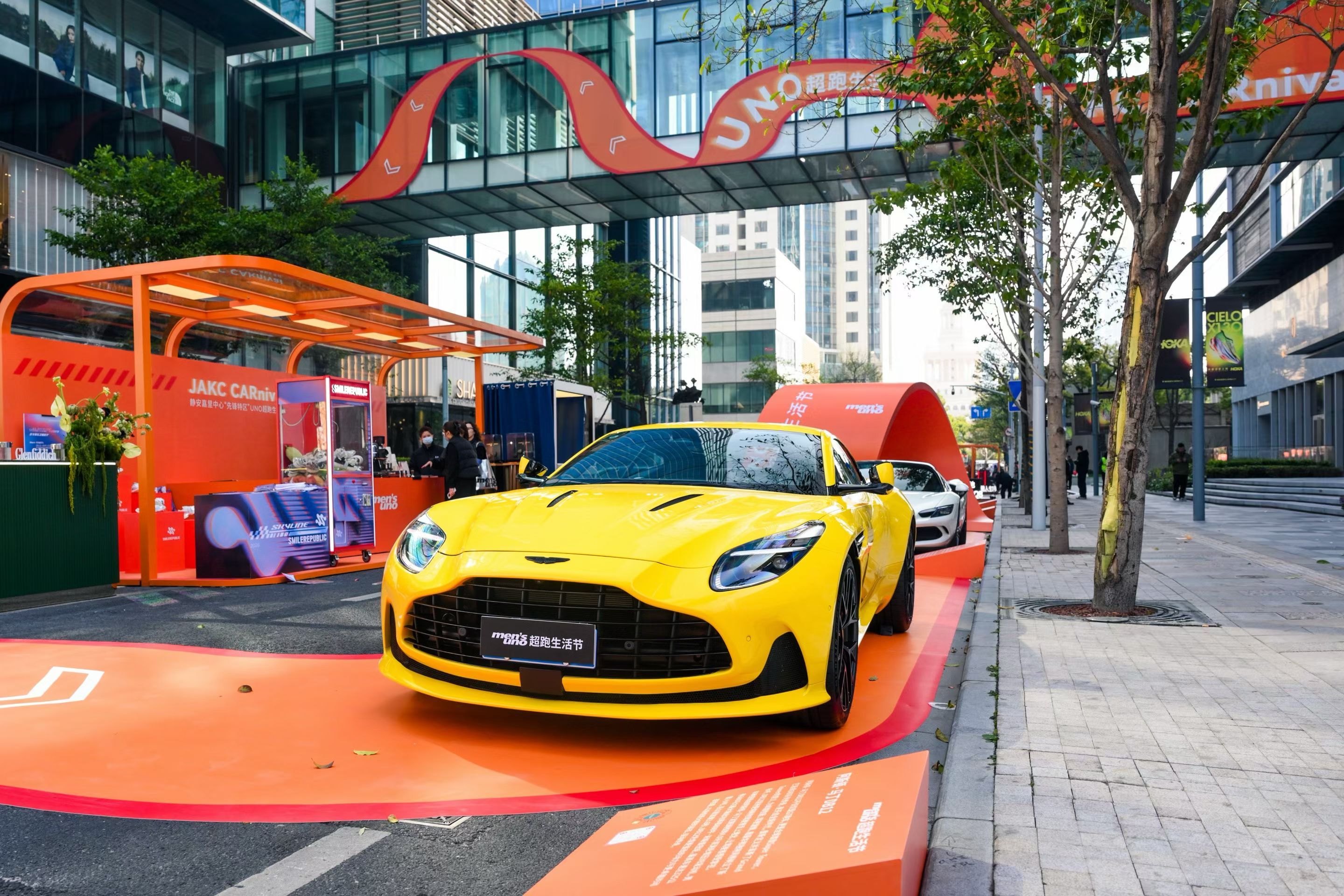 上海的朋友请注意想，在静安嘉里中心能看到Vanquish，有时间去感受一下V12