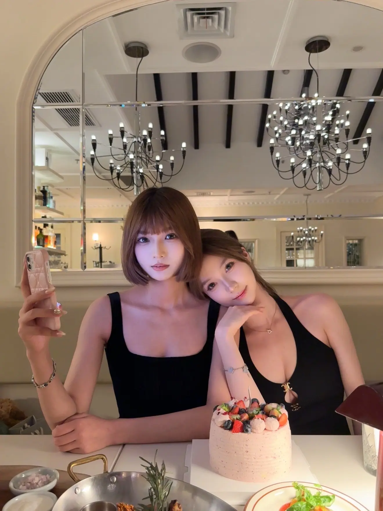 祝我闺蜜单手开法拉利 送我玛莎拉蒂