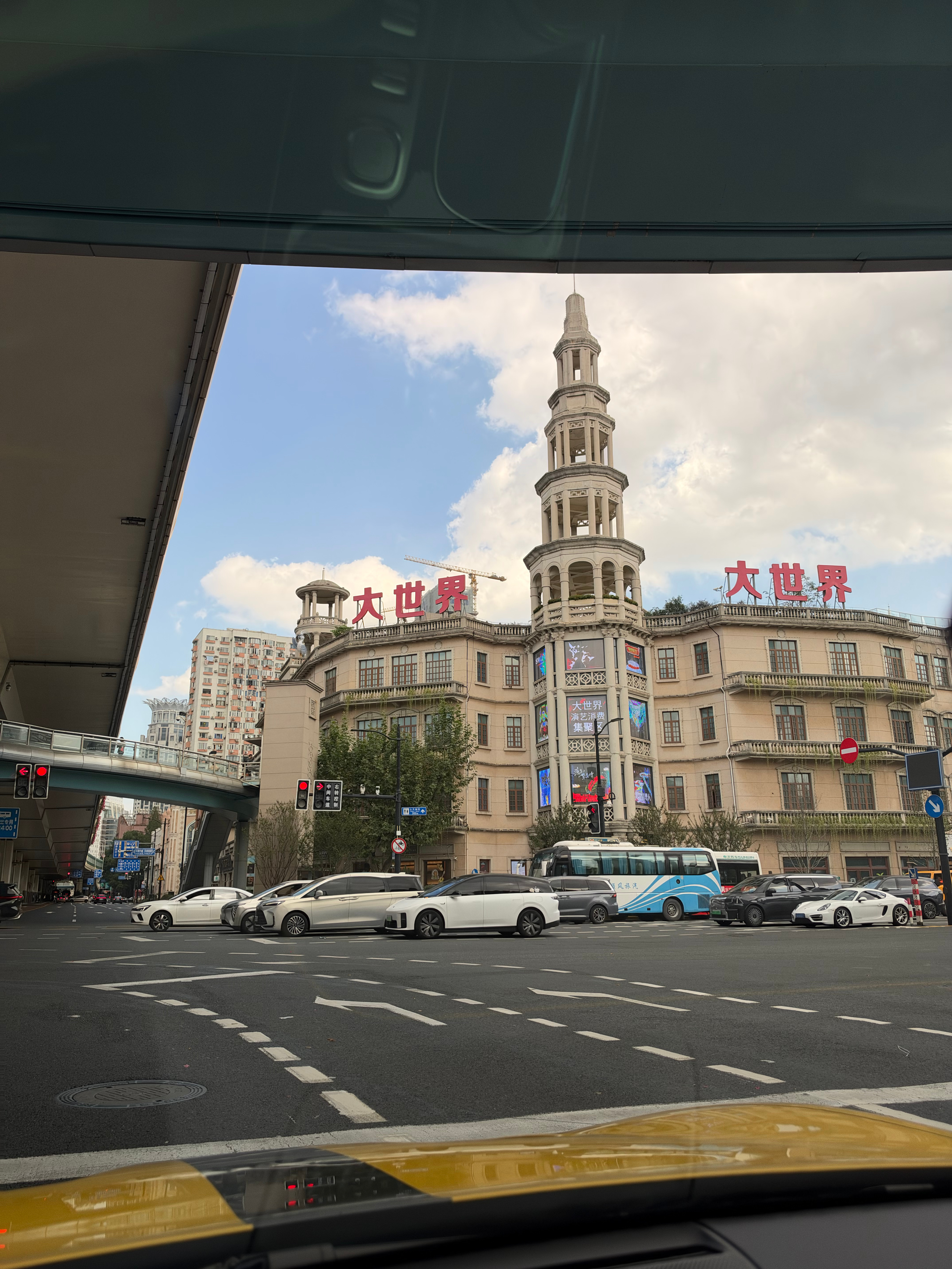 上海的高架我真的没招了，能在上海看懂路线，可以说很厉害了 ​​​