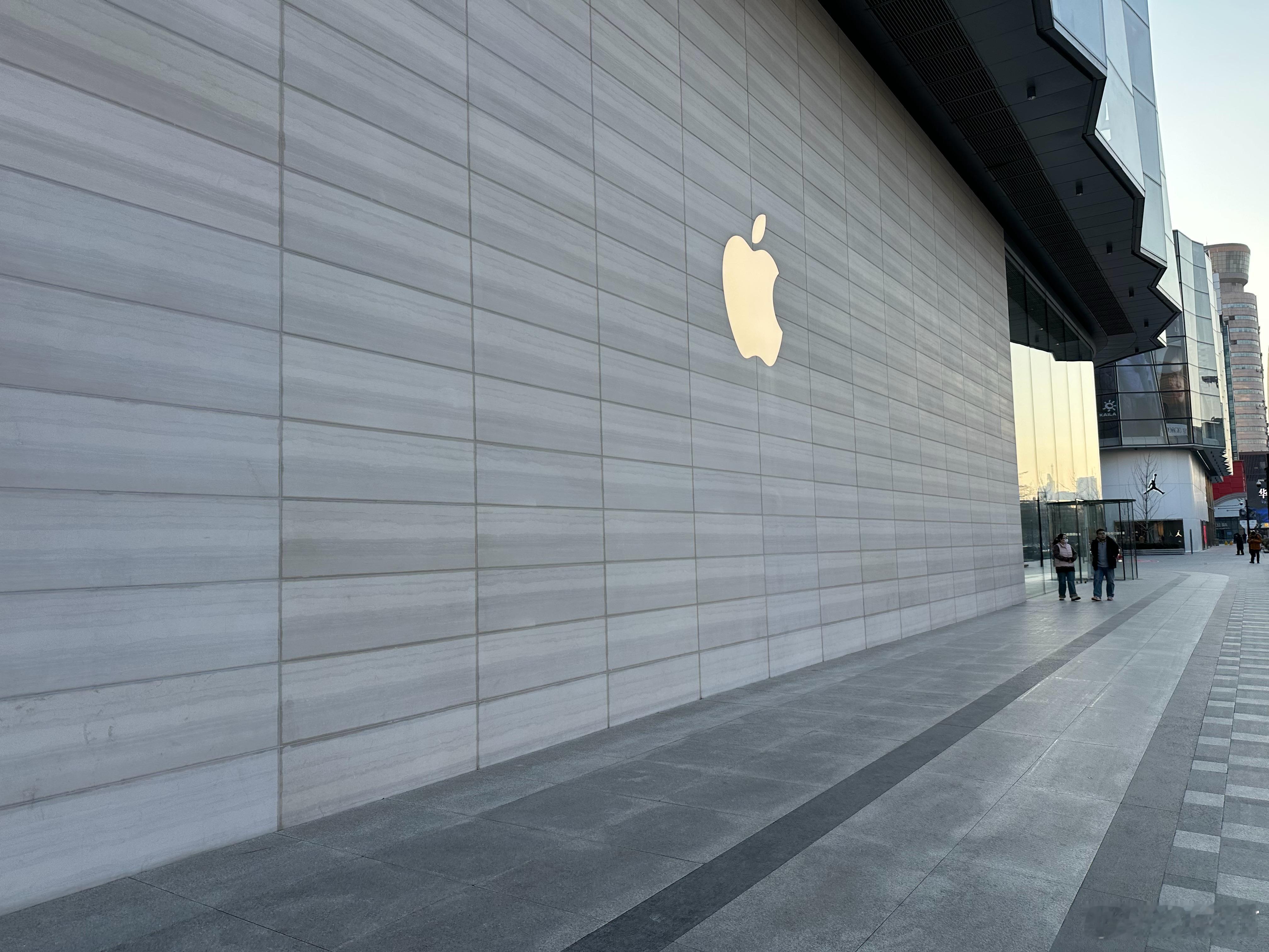 三星公司成立：1938年（至今88年）手机业务启动：1988年苹果公司成立：19