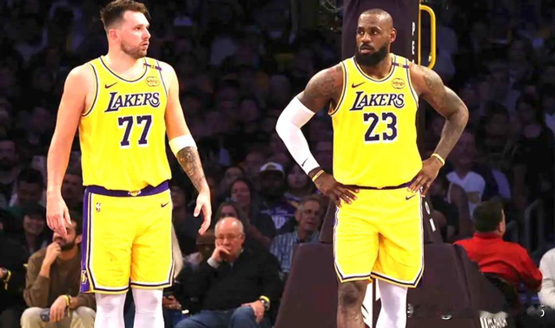 詹东各砍30分，湖人111:103战胜鹈鹕，排名重回西部第三。

前三节战罢湖人