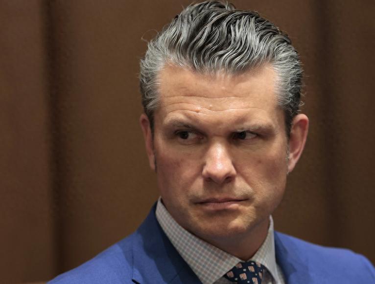 五角大楼宫斗剧升级，美媒曝国防部长要大清洗，现在乱成了一锅粥
 
现在五角大楼里