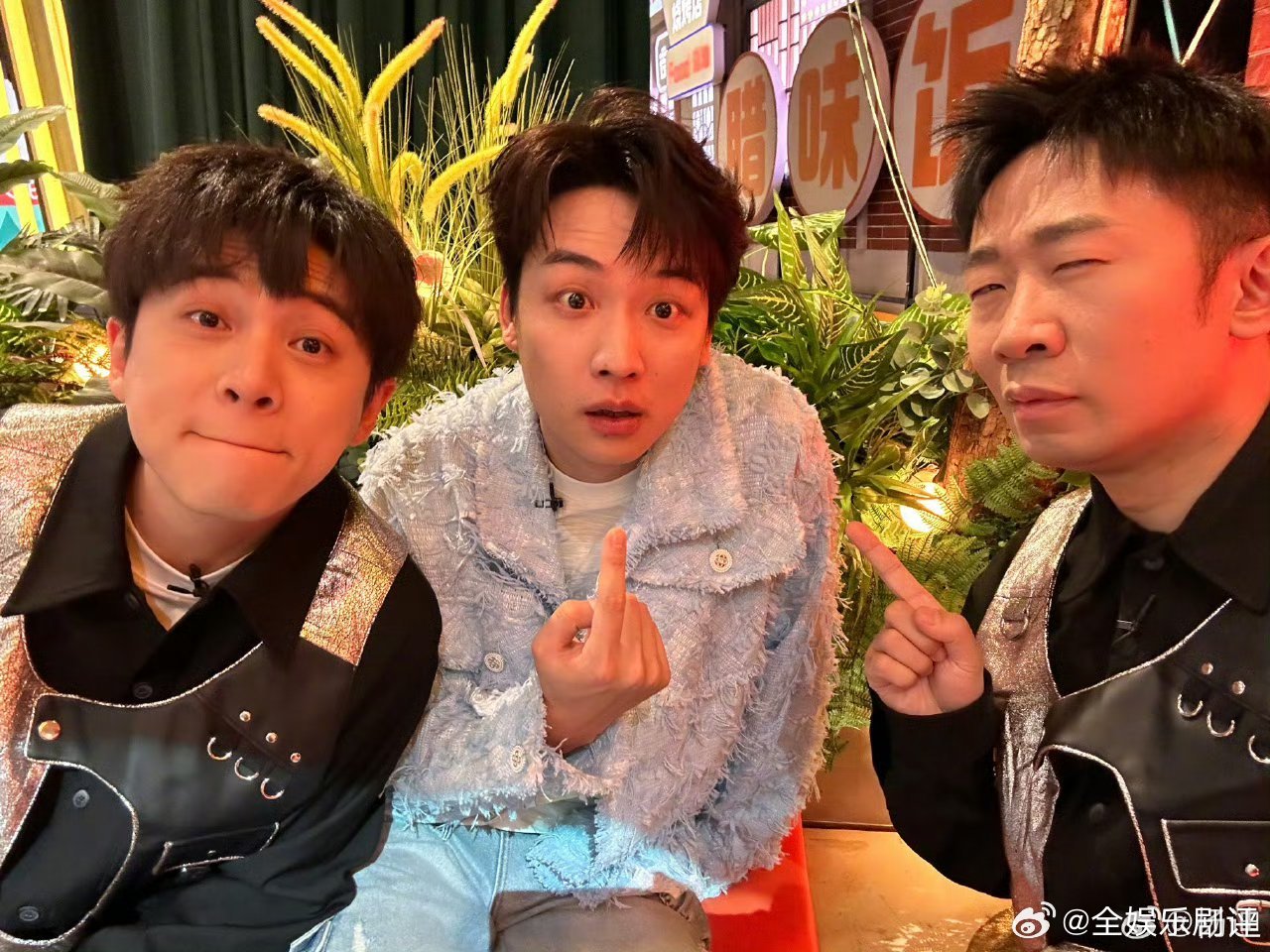 武艺杨迪连发12条微博你好星期六武艺和杨迪这是游戏玩上瘾了啊，输了连发12条微博