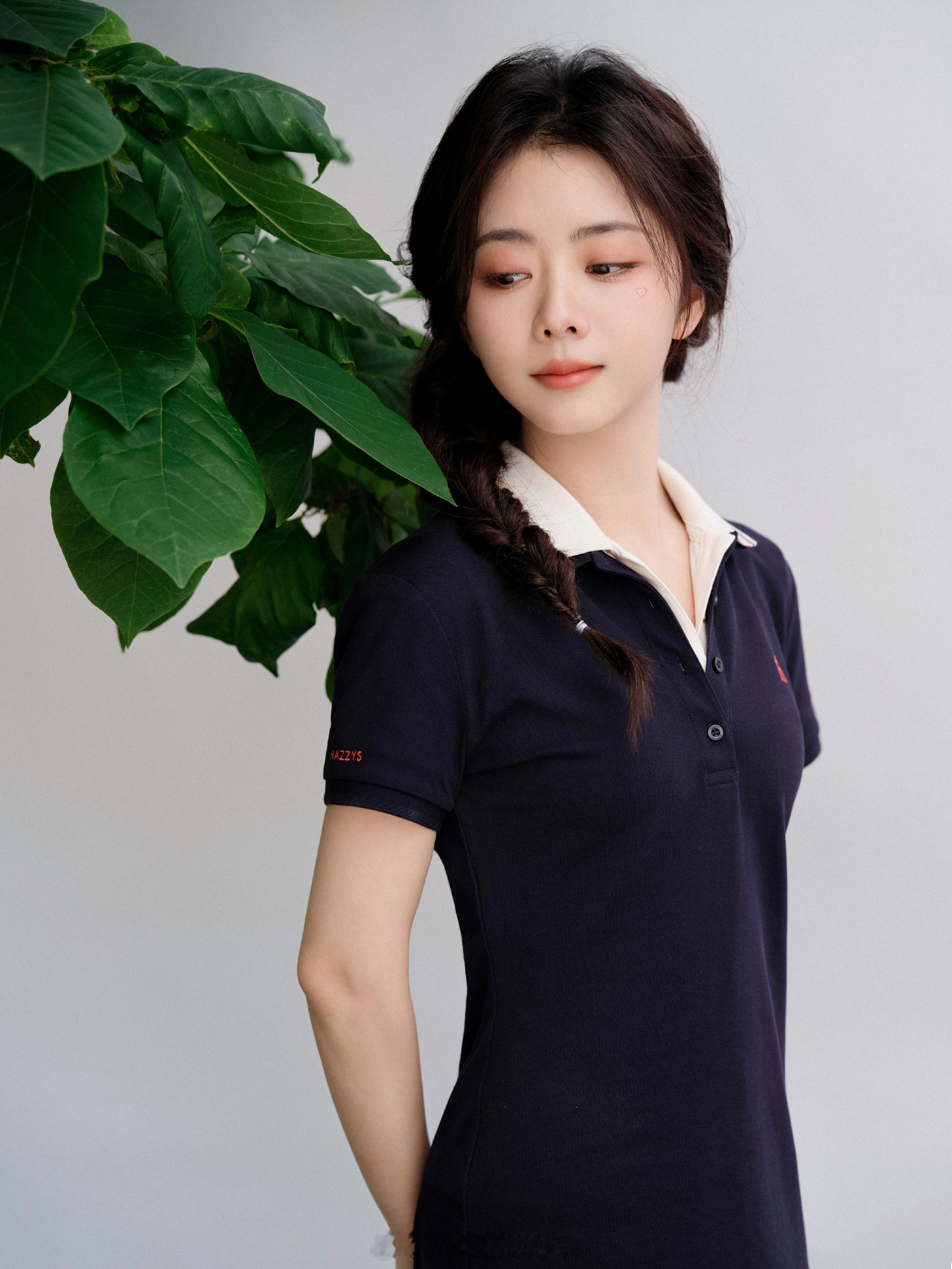 谭松韵运动连衣裙甜美穿搭 ​​​