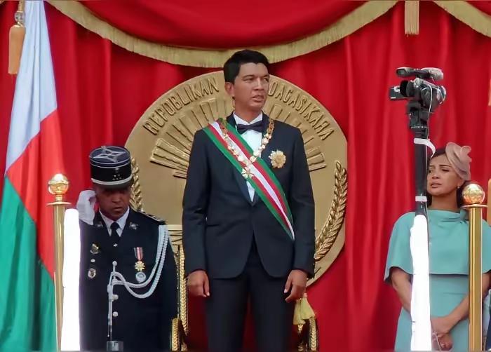 今天，俄罗斯获得了马达加斯加的港口。
​​马达加斯加过渡总统迈克尔·兰德里亚尼里