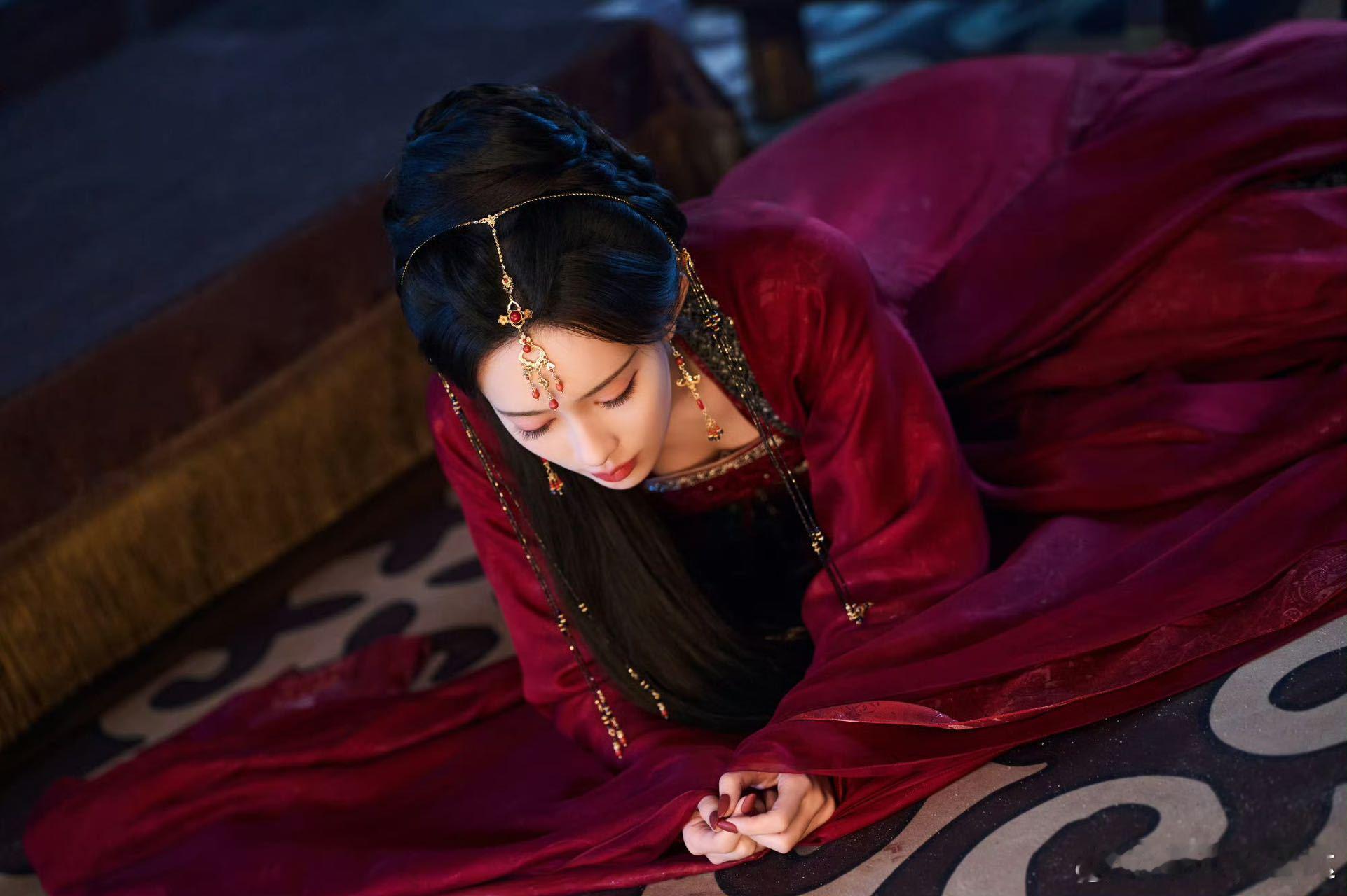 孟子义尚公主杀青特辑 孟姐把暮晚摇演活了！杀青特辑里从隐忍到反击的转变超丝滑，眼