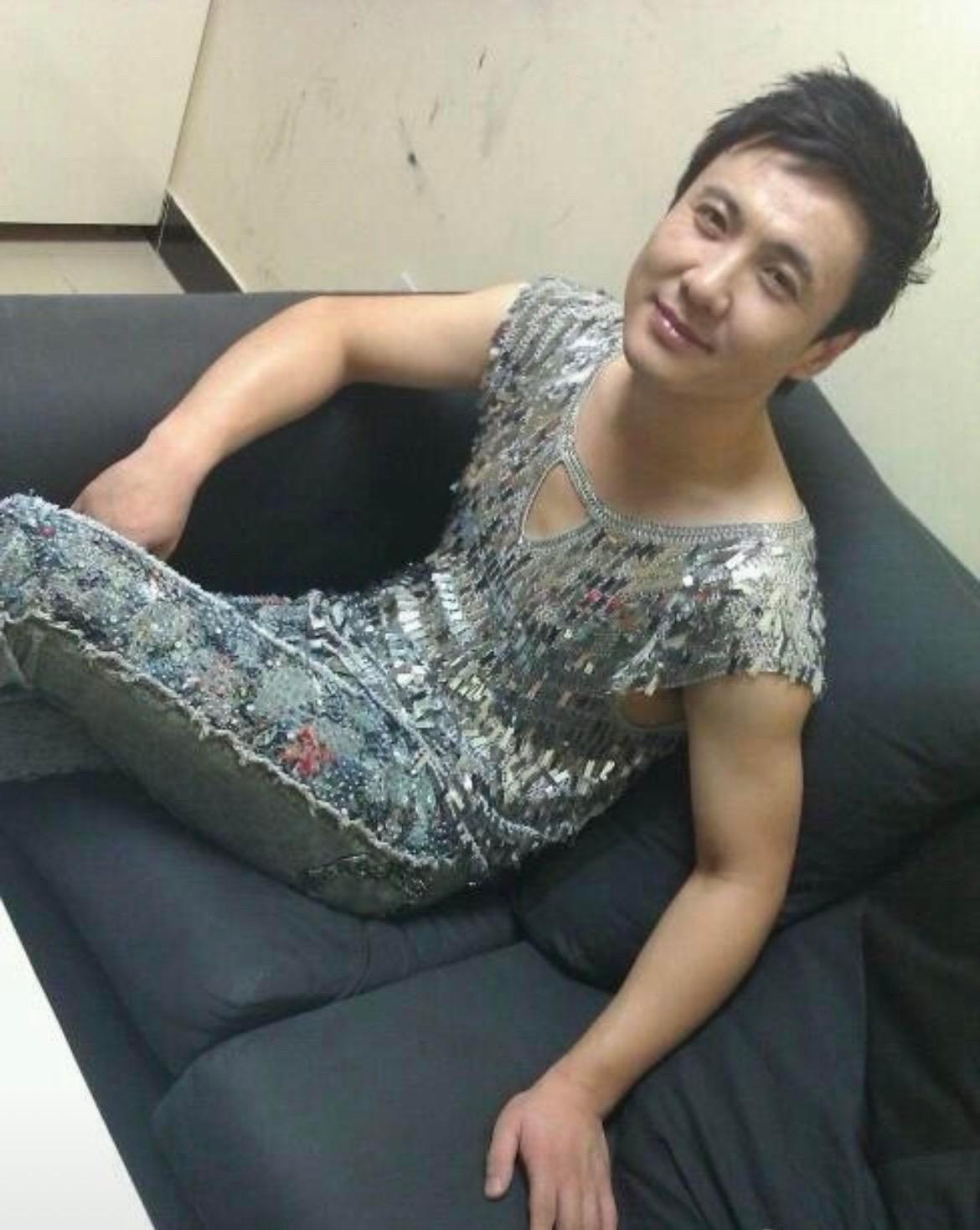 QQ回应沈腾空间被盗哈哈哈哈哈哈！来时路…全是笑点！谁也没想到“有种生物叫大叔”