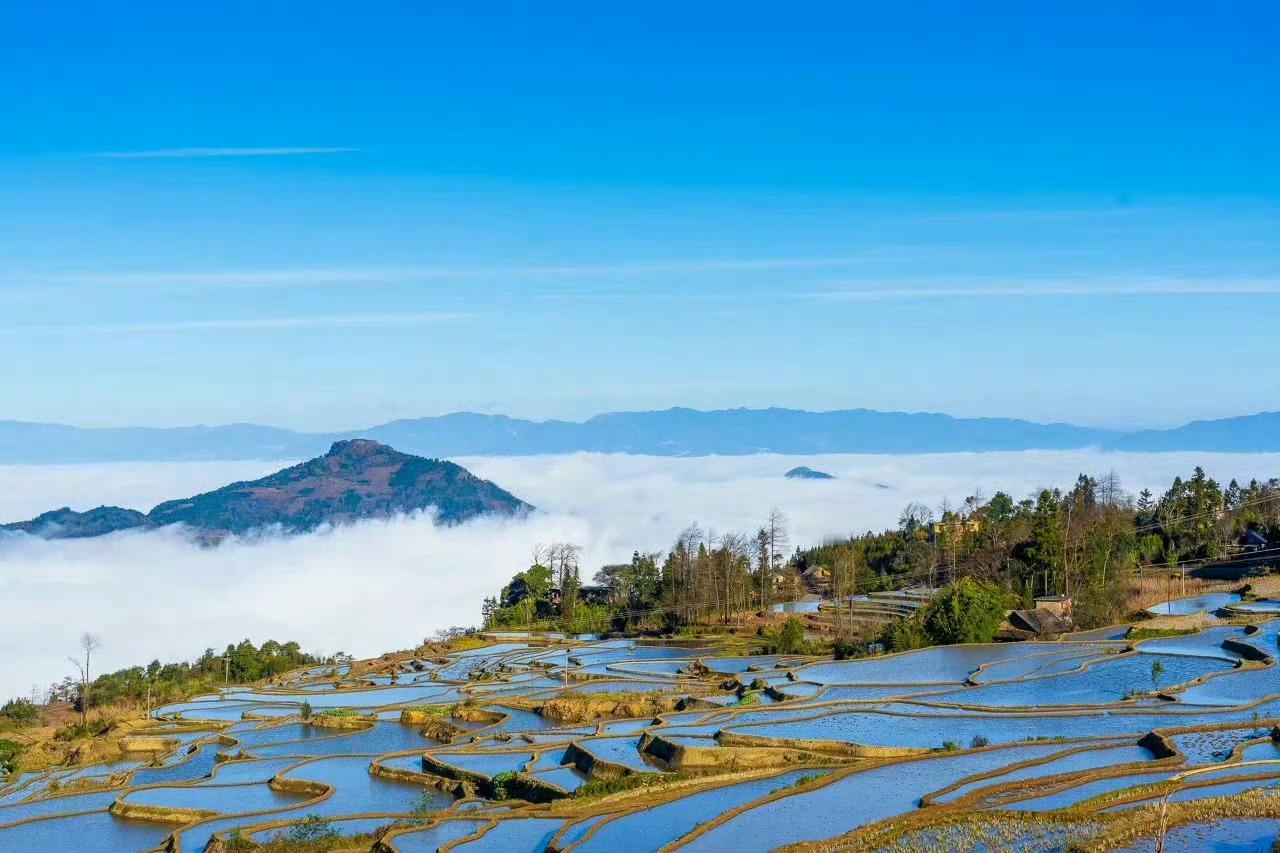 元阳梯田 ，是哈尼族人1300多年来生生不息地