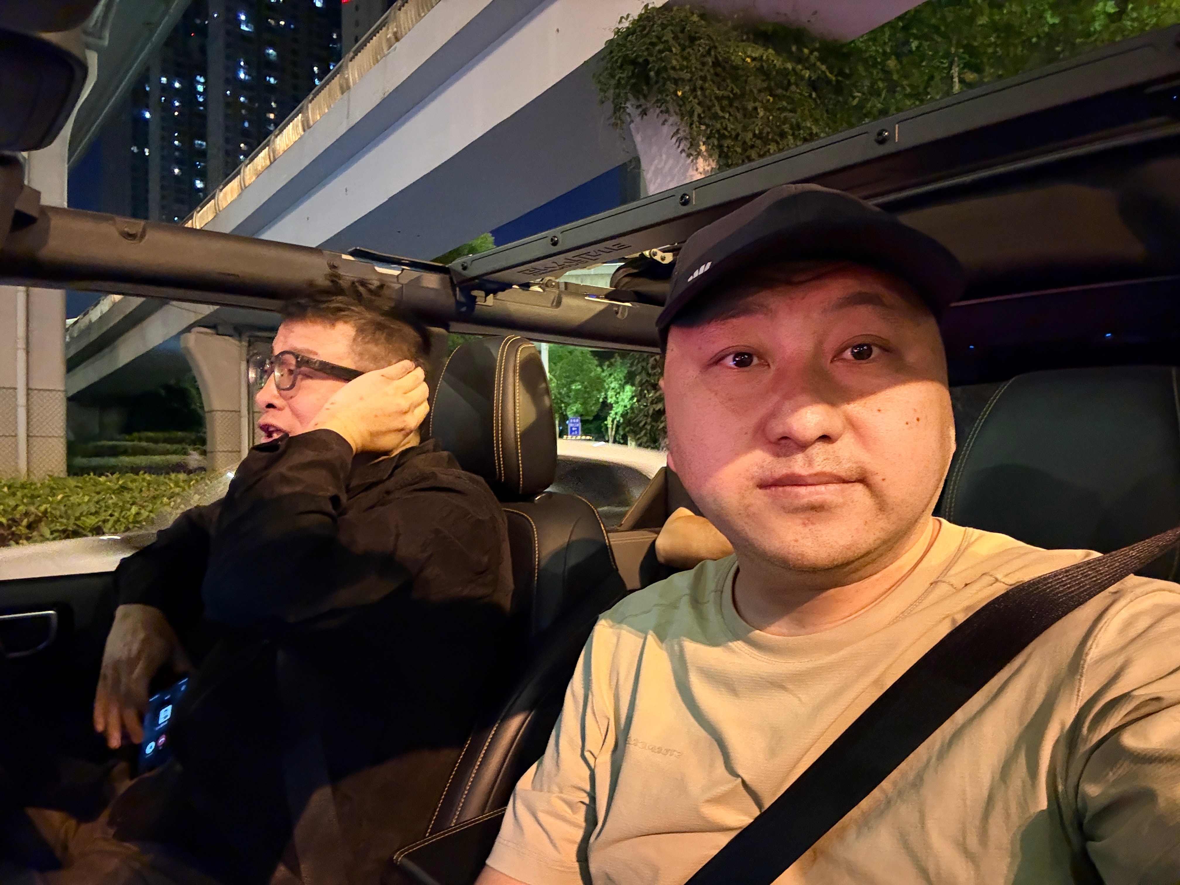 坐上了的福特烈马[doge]这个 20 度的天气敞篷车，真的舒服 ​​​