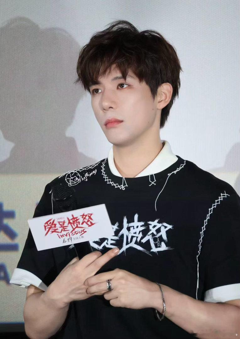 王安宇王安宇口条 好喜欢看他聊电影的状态，松弛但不松散。面对尖锐提问不躲不闪，即