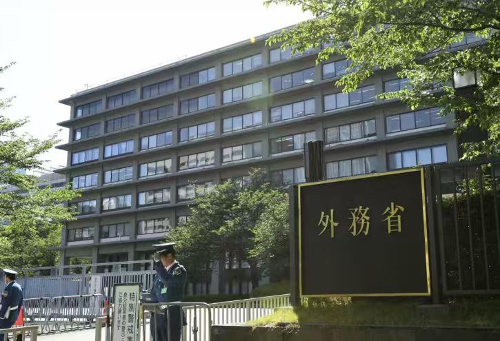 8月1日，日本共同社发了一条消息，日本外务省当天向中国驻日大使馆提出强烈抗议。起