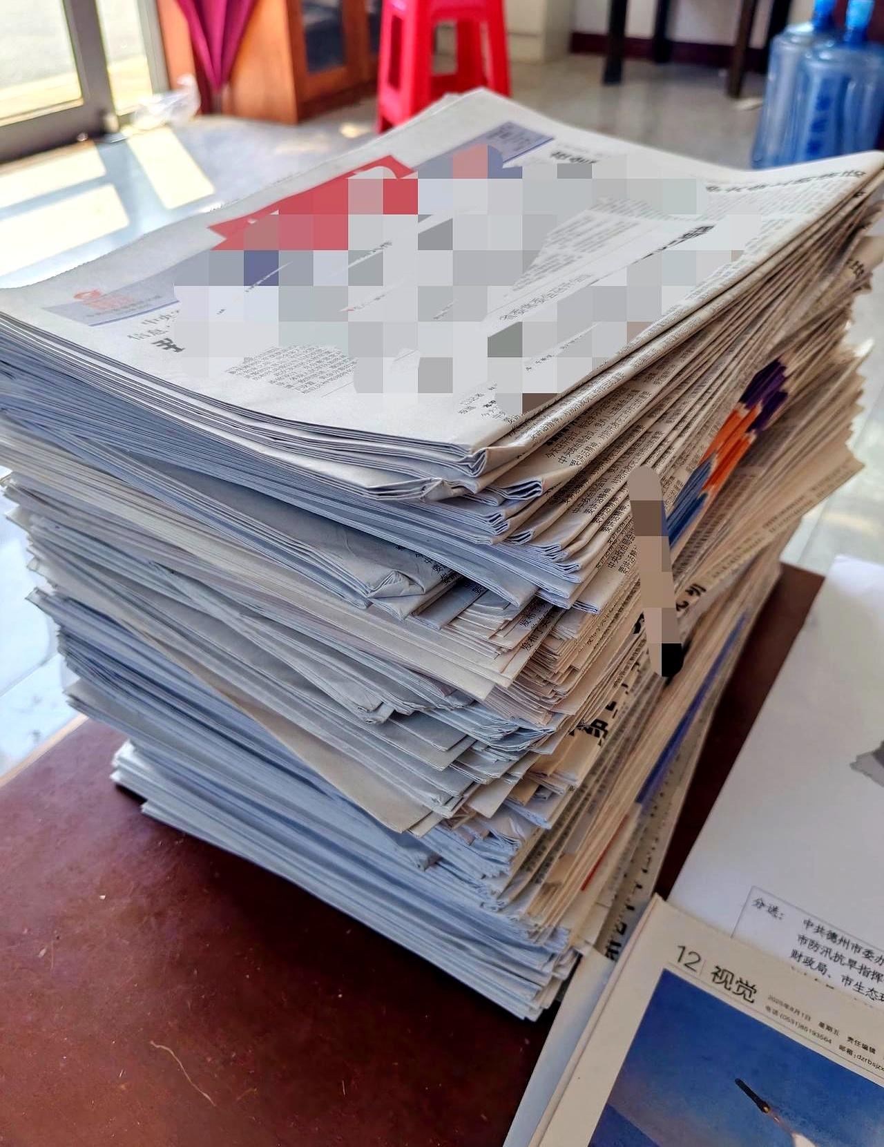 六点半系上鞋带时，街口的晨光还在发困。
四十分钟快走，回家擦桌扫地收厨房，一小时