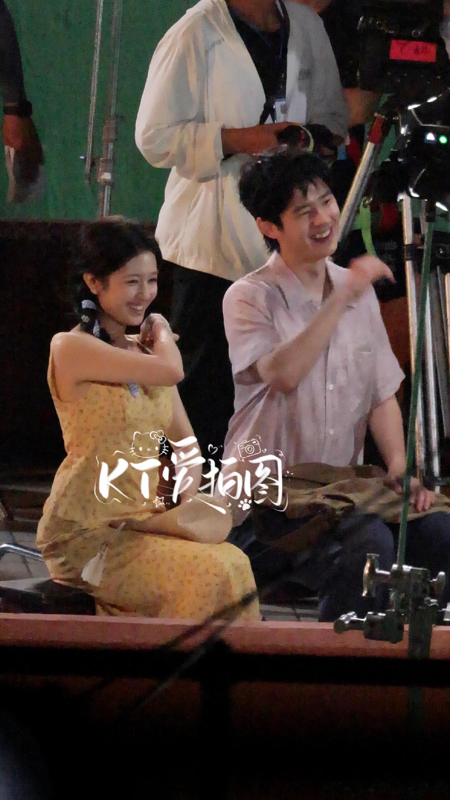 刘昊然李兰迪同框路来了，两个人笑的弧度都一样，夫妻相了 ​​​