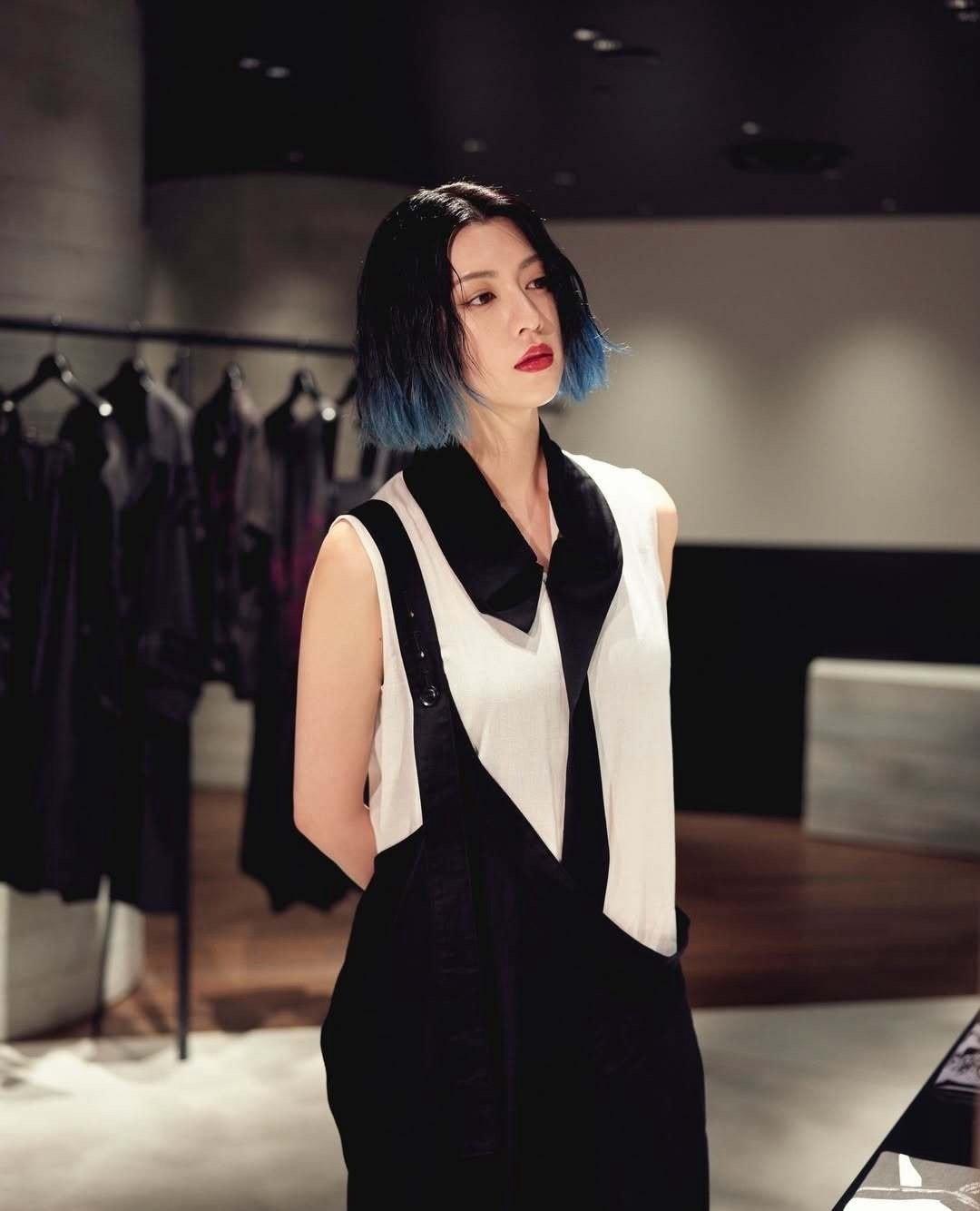 三吉彩花。