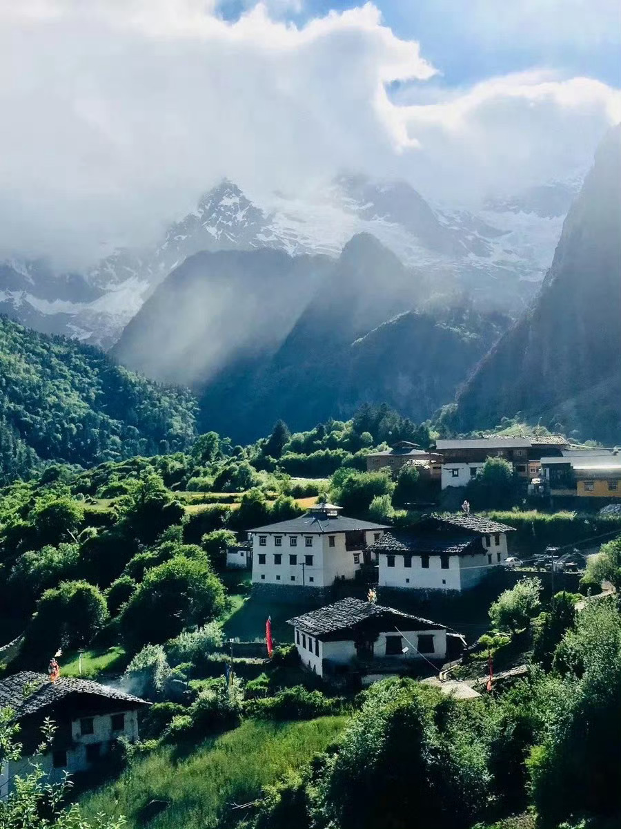 天堂 · 雨崩，是一个让你眼睛在天堂，身体在地狱的人间胜境、旷世桃源！ ​​​