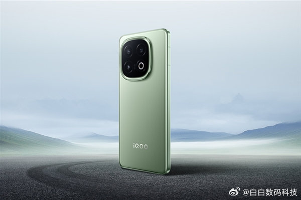 iQOO 15骁龙8 Elite 2处理器，全系标配5000万像素3C潜望长焦日