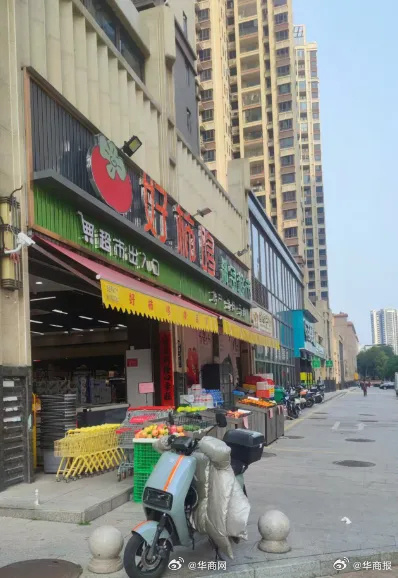 【#男孩奔跑致店员摔伤家长被判赔11万#】楼下超市开张第一天大酬宾，她高高兴兴带