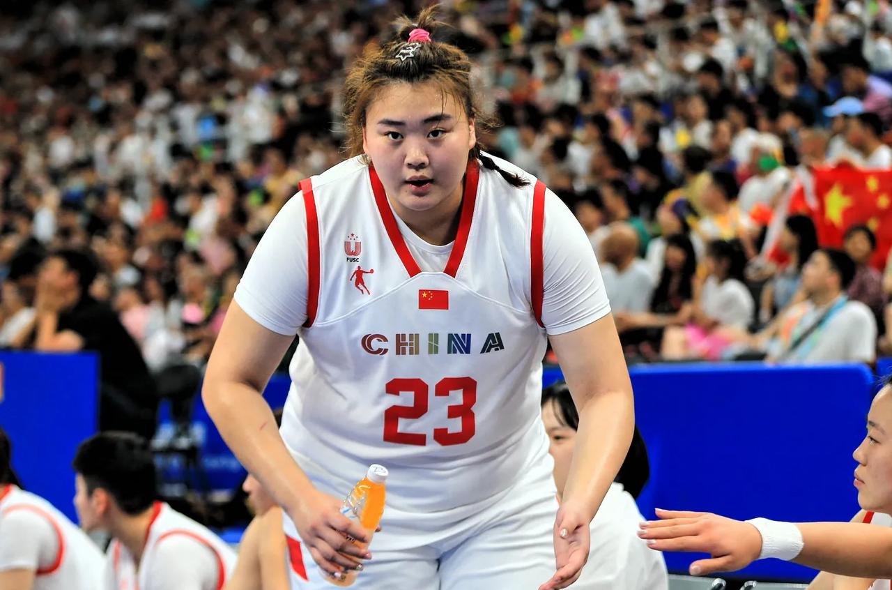 美国队终究为他们的傲慢付出了代价！
本届大运会美国仅仅派出全美女篮高校排名70多