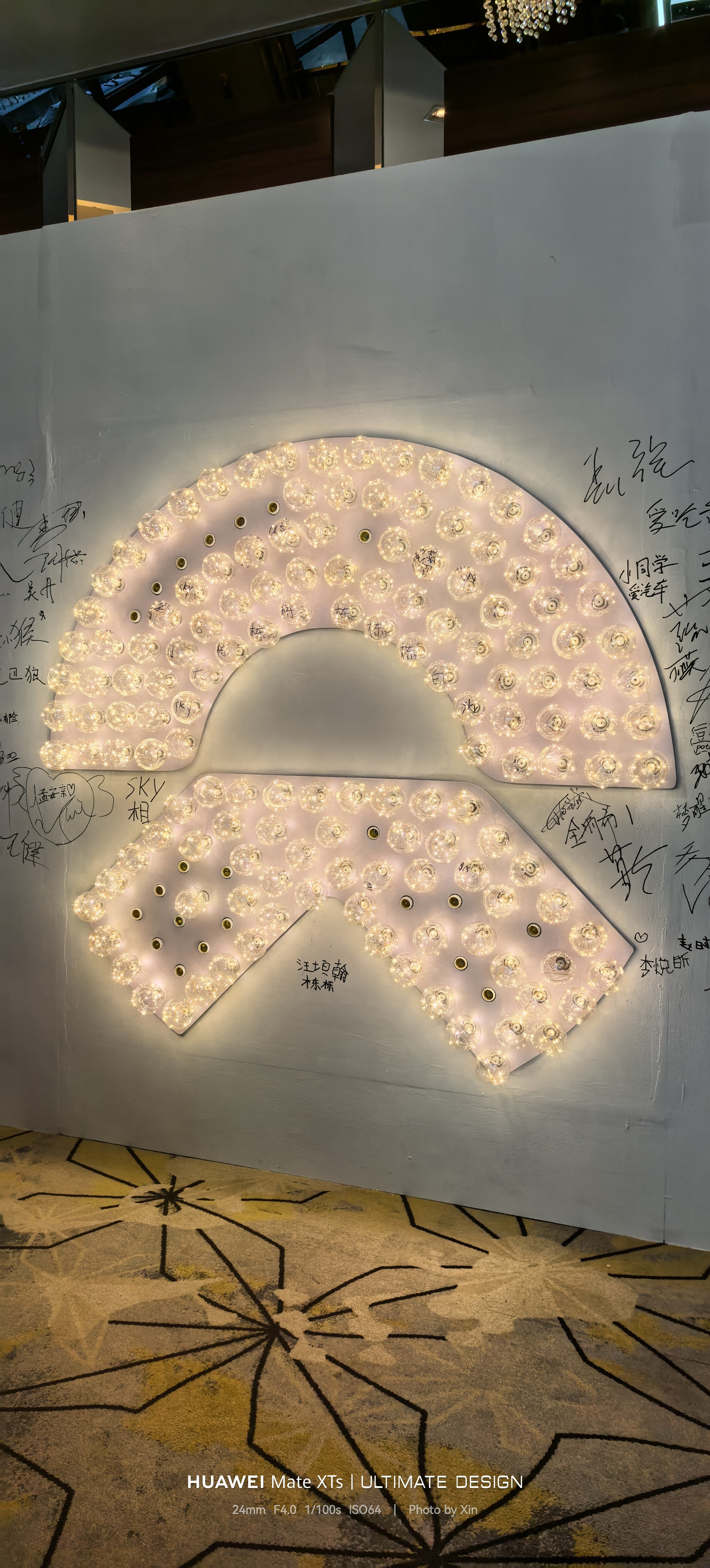 2025北京蔚乐萤车友年会~现场十分热闹~图4是斌哥合影的队伍~斌哥还没到，大家