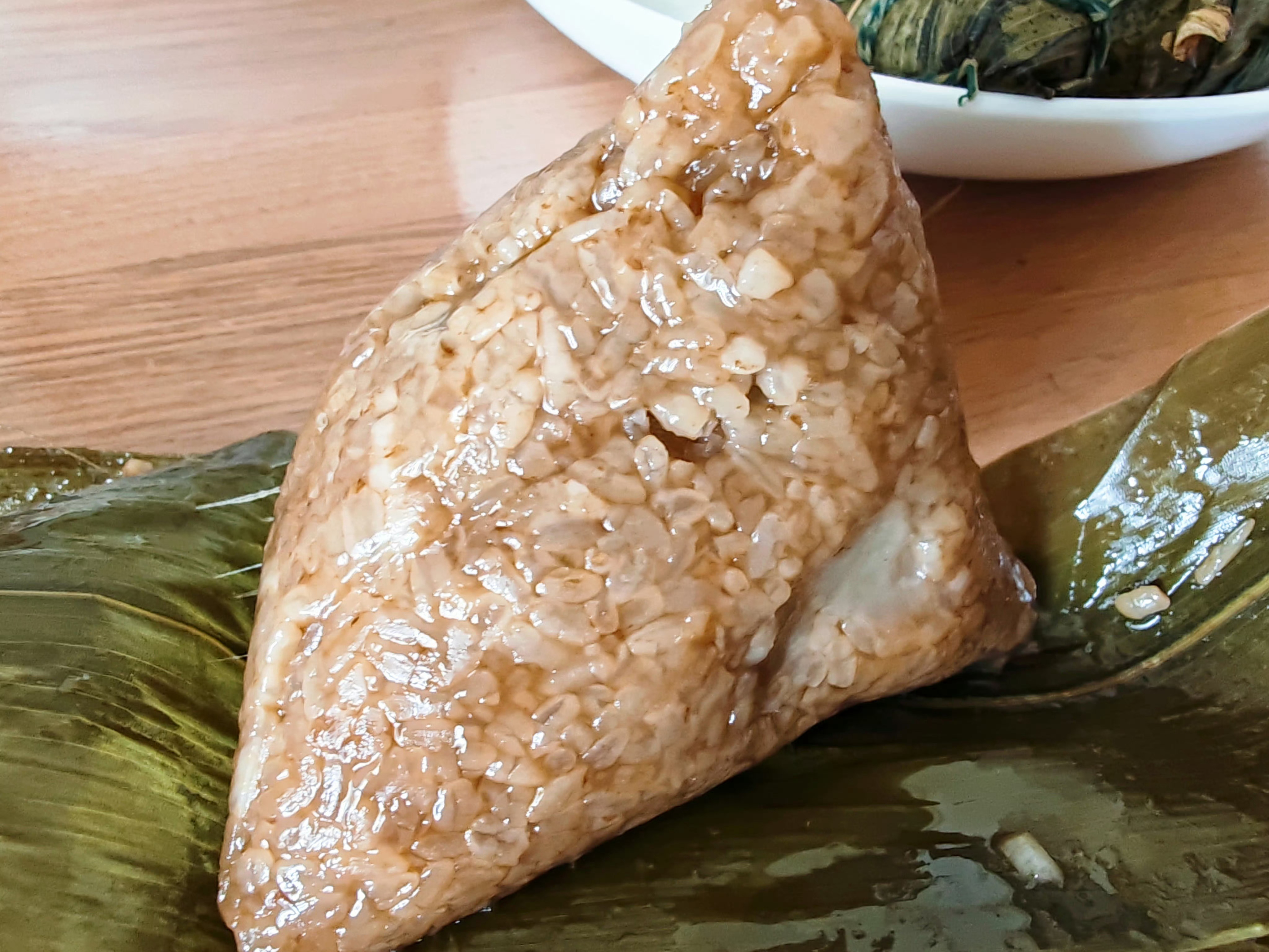 作为一个地道的北方人，从小吃的粽子就都是甜的，大部分是豆沙、蜜枣、八宝馅的，肉粽