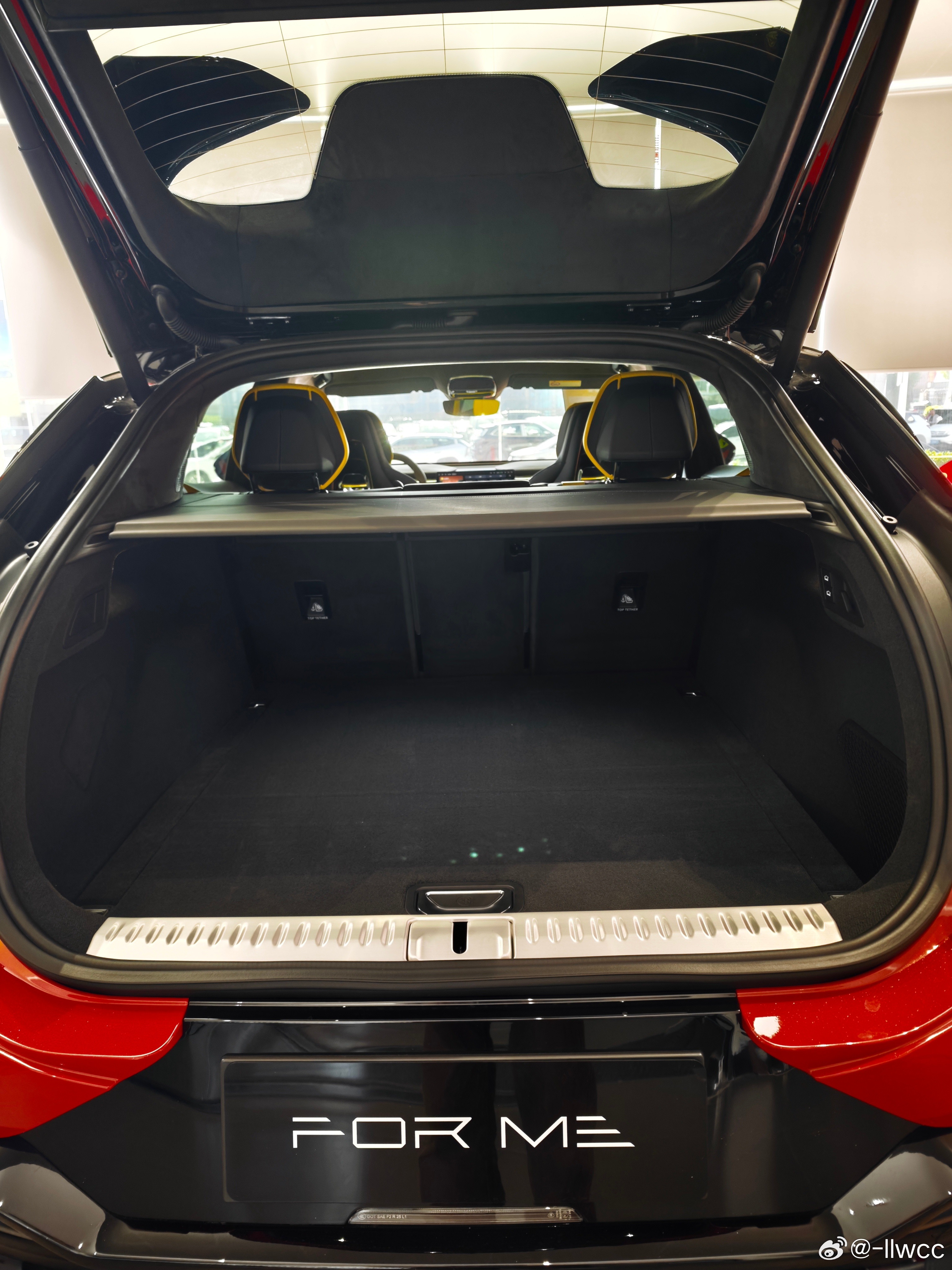 在刚看到For me的时候，我总以为这不过就是简单地为Eletre装上发动机的一