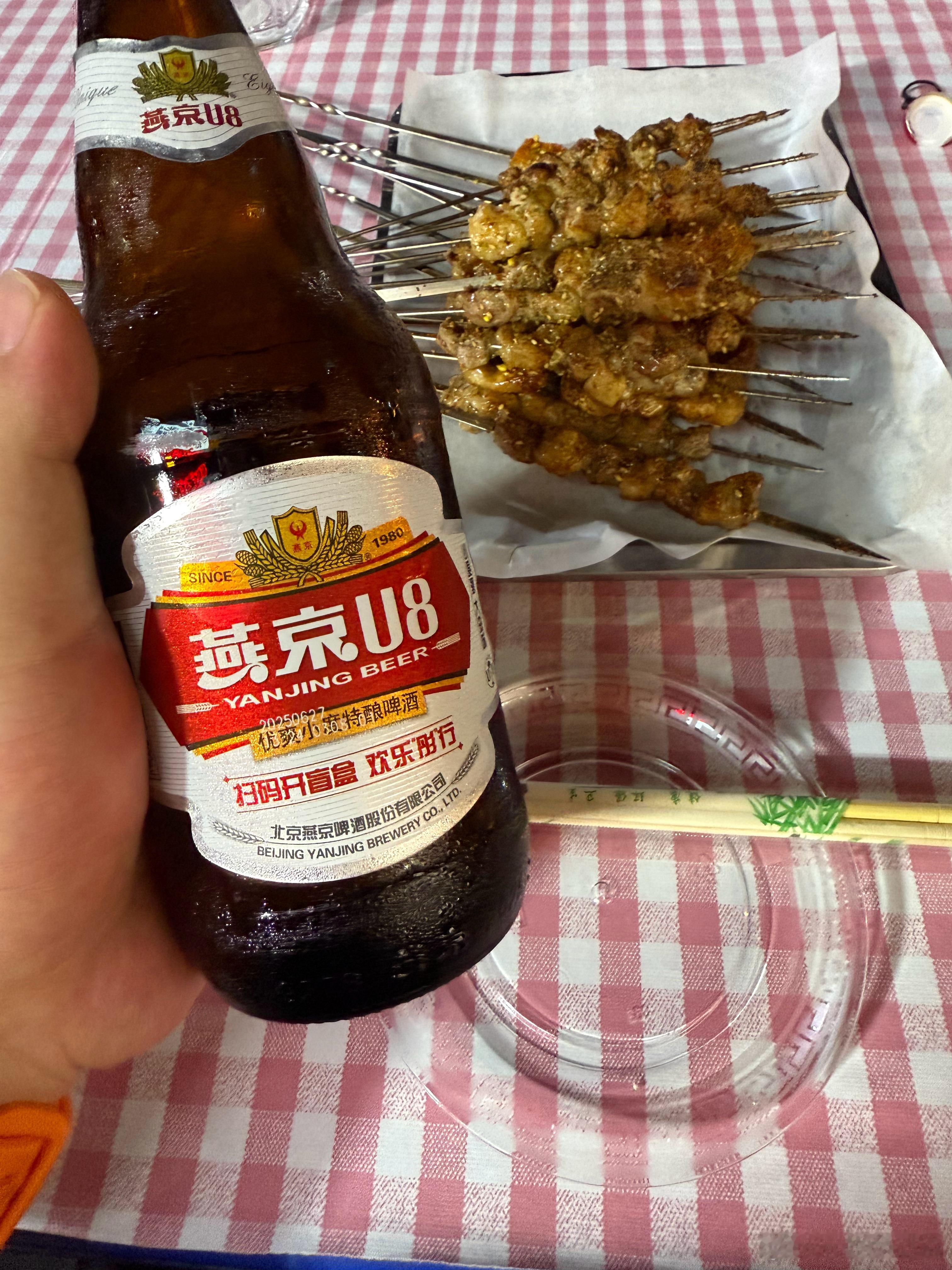 一个人路边喝点啤酒，吃点小串，挺好！ ​​​