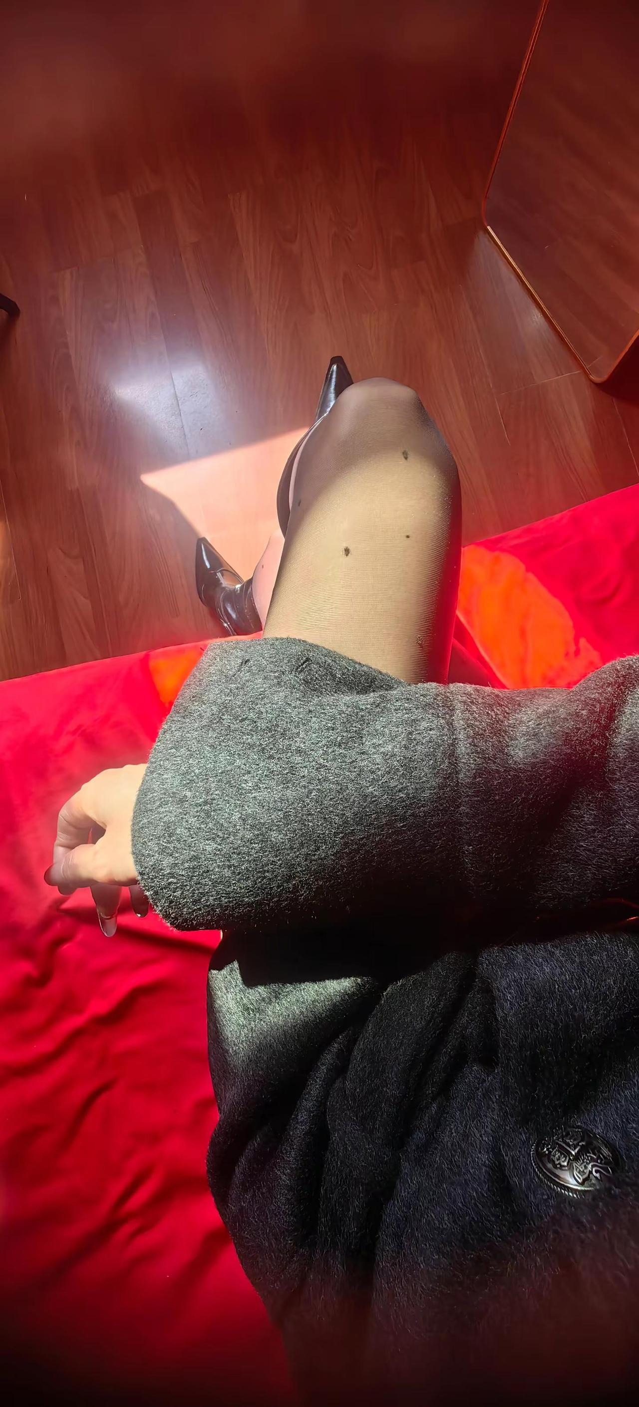 也许是年龄大了吧！我不喜欢毫无意义的社交，不喜欢人潮汹涌的喧闹，也不喜欢虚情假意