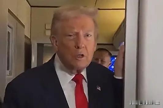 记者:“你说美国会从伊朗拿走核尘埃，大概要多久？整个过程需要多长时间？”

特朗