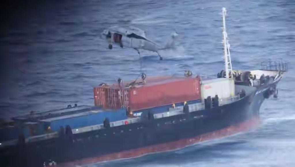 讨论军事问题不需要外行。伊朗的“蚊子舰队”PK美国的航母编队，竟然不少的所谓军事