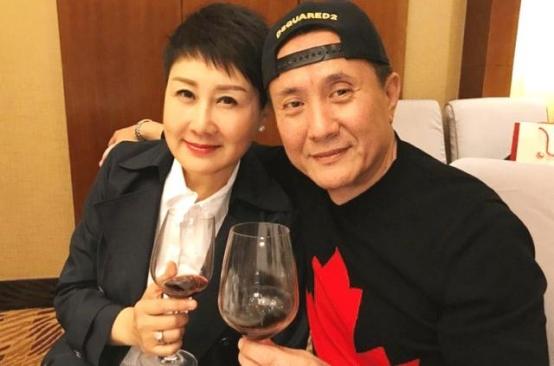 1996年，女演员张凯丽听闻婆婆要来住，大手一挥，想着单独给婆婆买个房，谁知丈夫