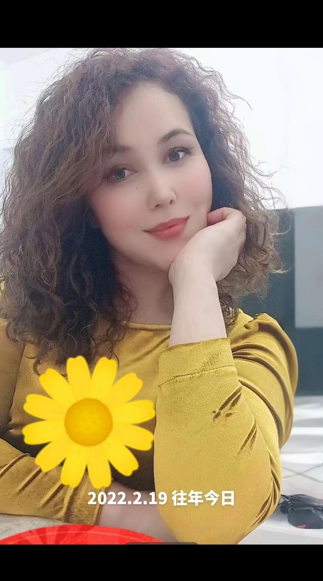 越来越喜欢现在心静的自己，不慌不忙，不攀不比，不吵不闹。只想把日子过得简单、在简