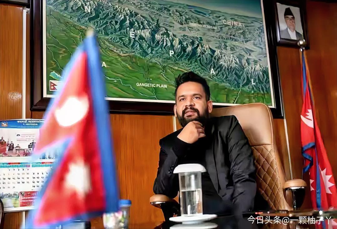 尼泊尔前说唱歌手巴伦德拉·沙阿，真要从街头唱到总理府了。他原本是结构工程师，靠唱