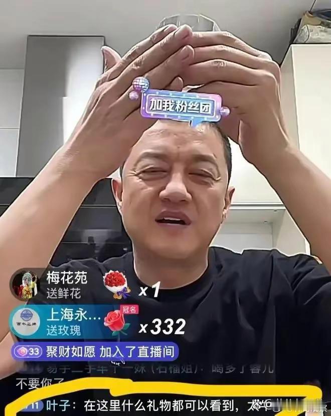 近日，李亚鹏在直播中痛哭，哭着说自己已经还了十多年的债，连续吃了一个星期外卖，网