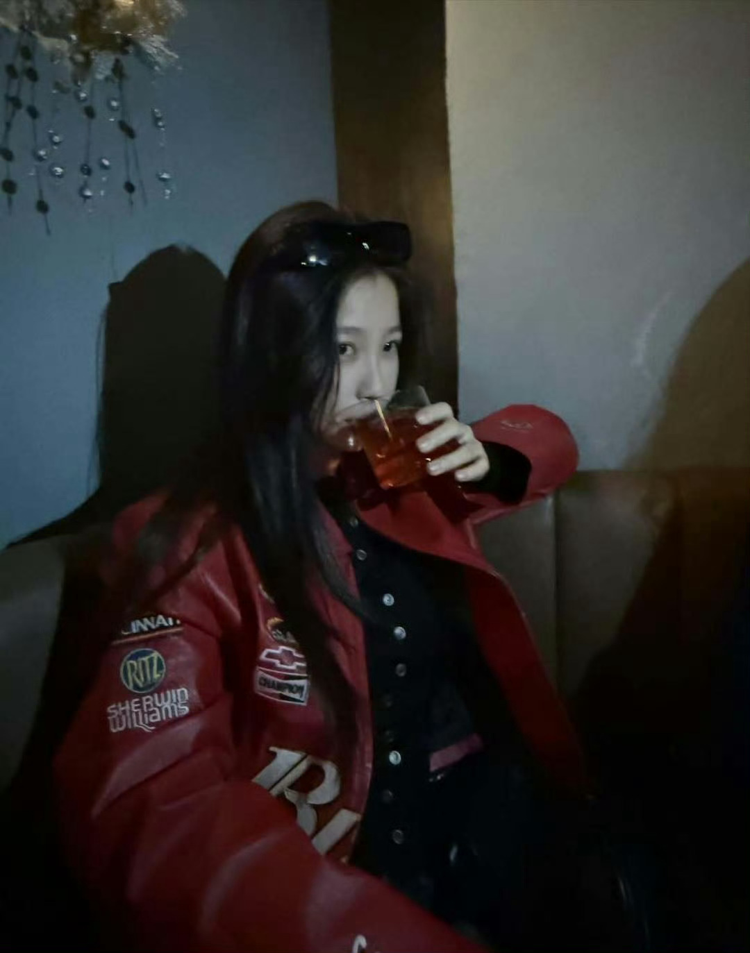 棣欣引力棣欣引力 虞书欣ins更新又是一个酒蒙子真的越素越好看很有早期鱼头星星的