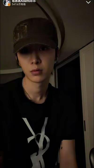 想看啥自己配乐。范丞丞将成为顺拐舞最严厉的父亲（开玩笑的啦）巴西顺拐 明星直播搞