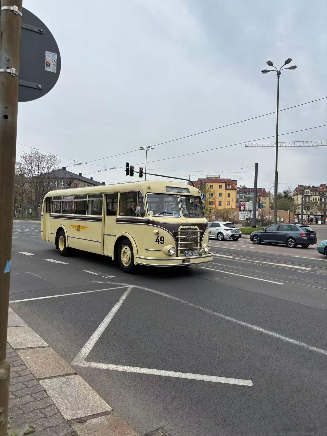 在德国搞科研的小伙伴，拍到的古董依发巴士！ 