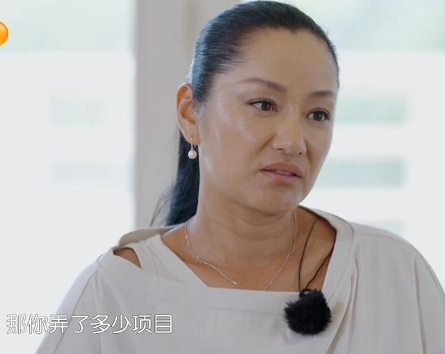 黄晓明自夸冻龄遭瞿颖当面质疑，一句你脸上弄了多少项目，撕开娱乐圈最后体面 