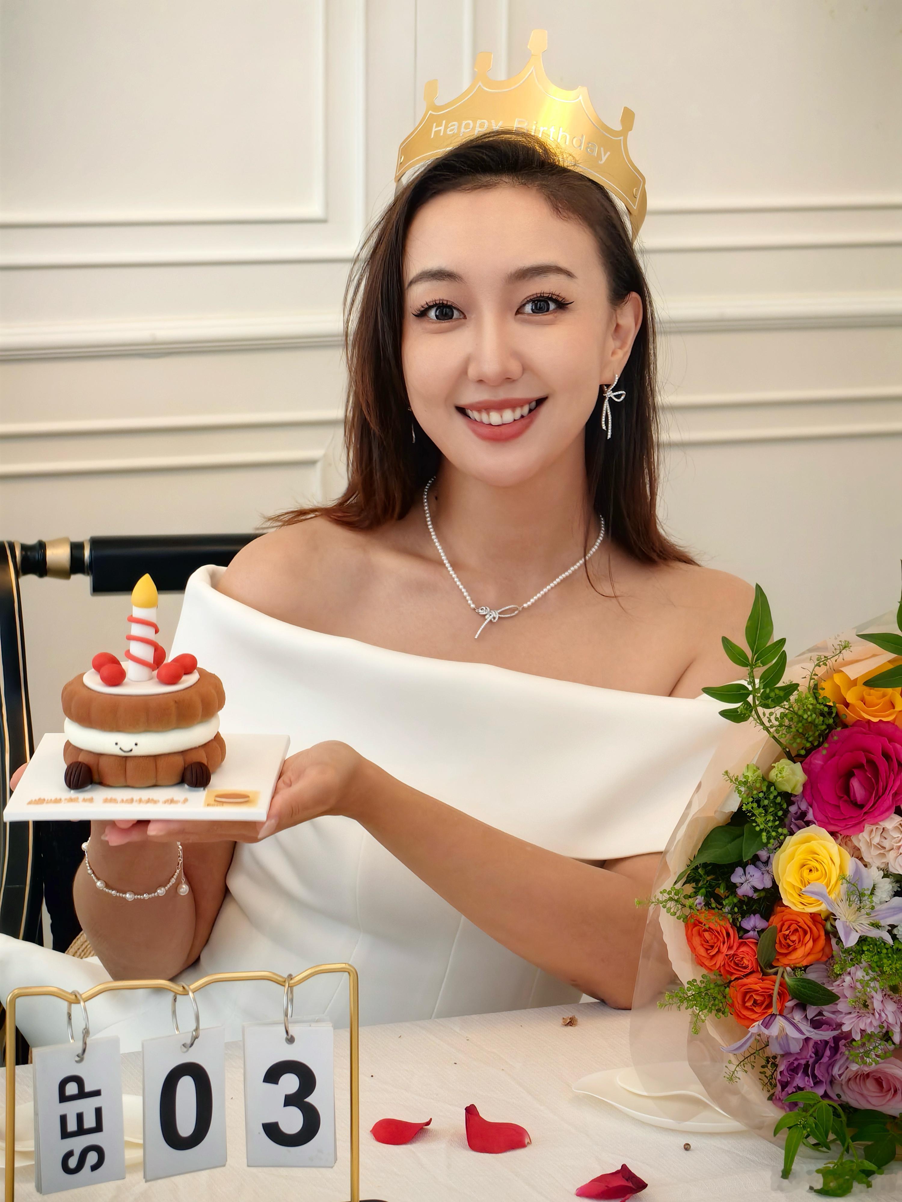 在9.3这个举国同庆的特别的日子里，我也迎来了自己的生日(喜悦[么么哒]看着阅兵