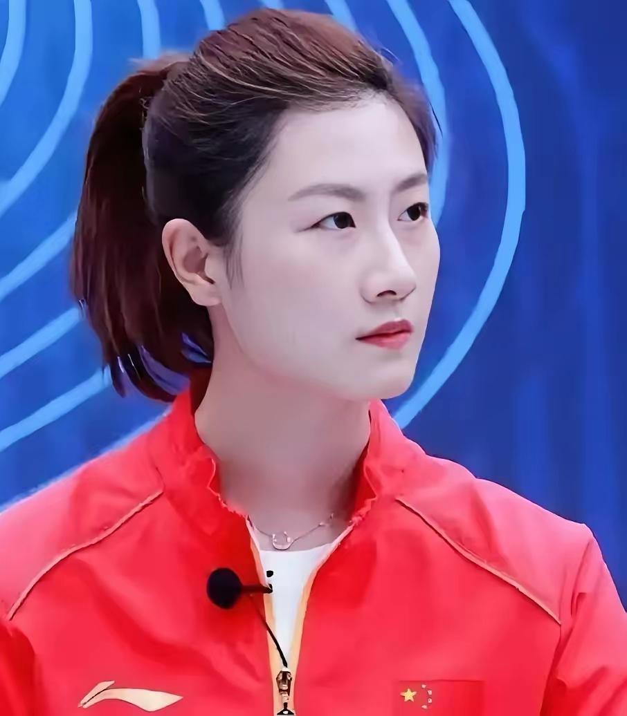 王皓新入职教练 |
丁宁空降校长 |
老队友身份互换引热议

这剧情也太戏剧化了