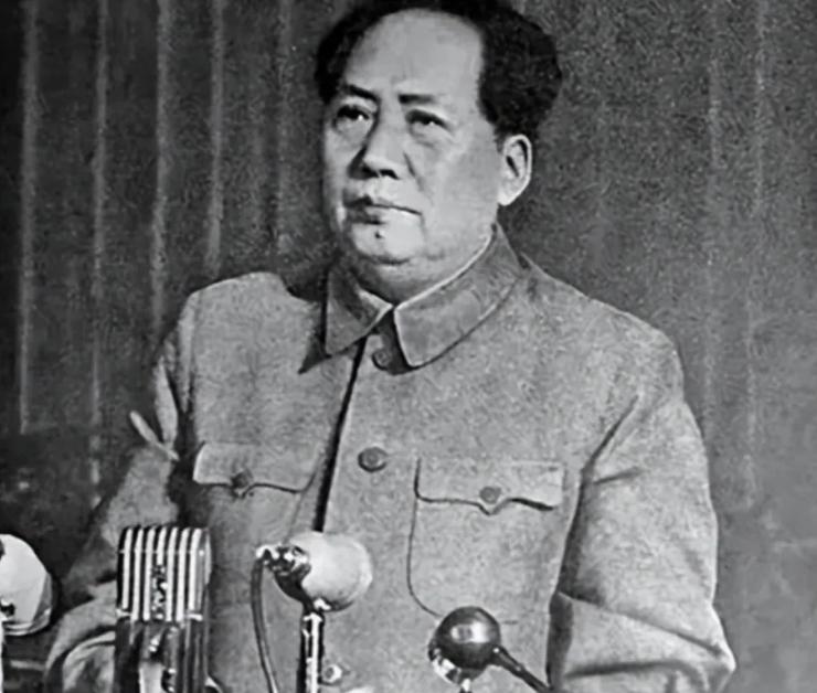 1957年，毛主席在一次游泳过后不慎患上重感冒，经介绍求助一位老中医，但那位中医