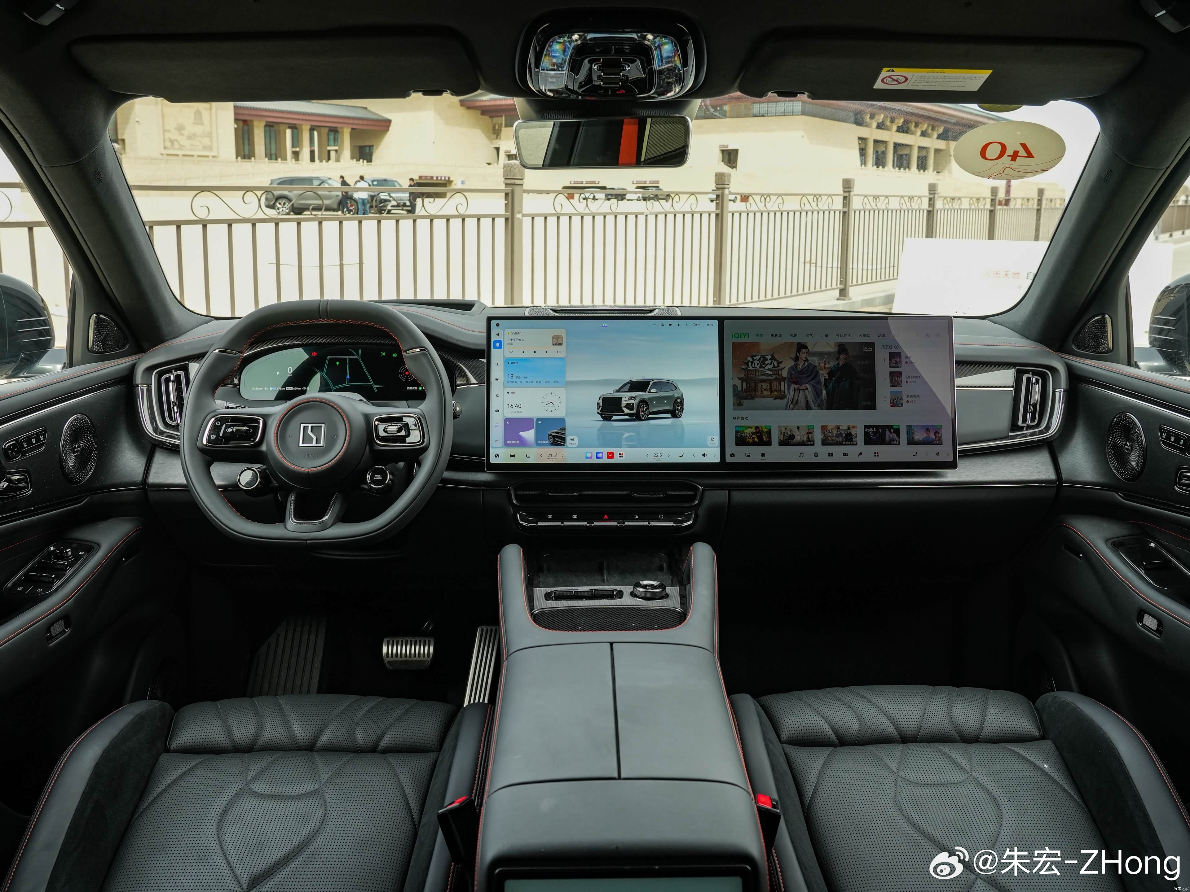 刚才发现两台感觉很像的车…你们觉得像吗？同级别不同价格！ 