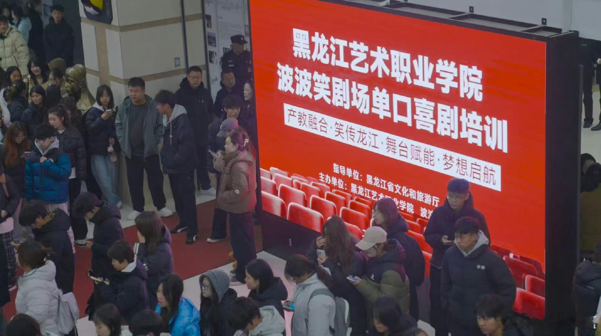 以后可以选脱口秀专业了脱口秀也有科班生了 以后演员见面不问学校，直接问“你cal