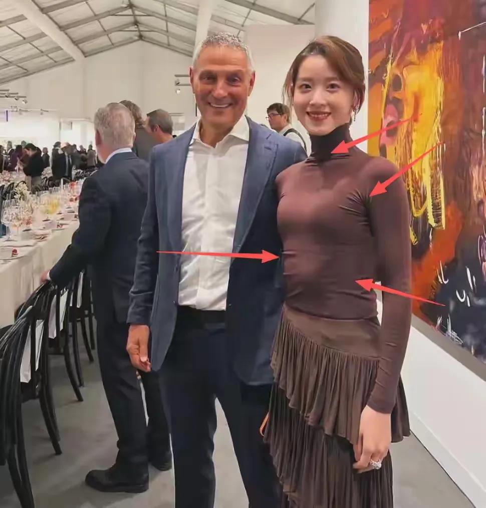 不知道大家有没有发现

奶茶妹妹穿着昂贵的礼服

明明身材也不输明星，看起来就是